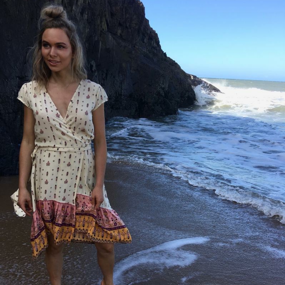 SWAPPED NWT Sunday’s Crop Sleeve Wrap Mini in Sand - Picture 2 of 9